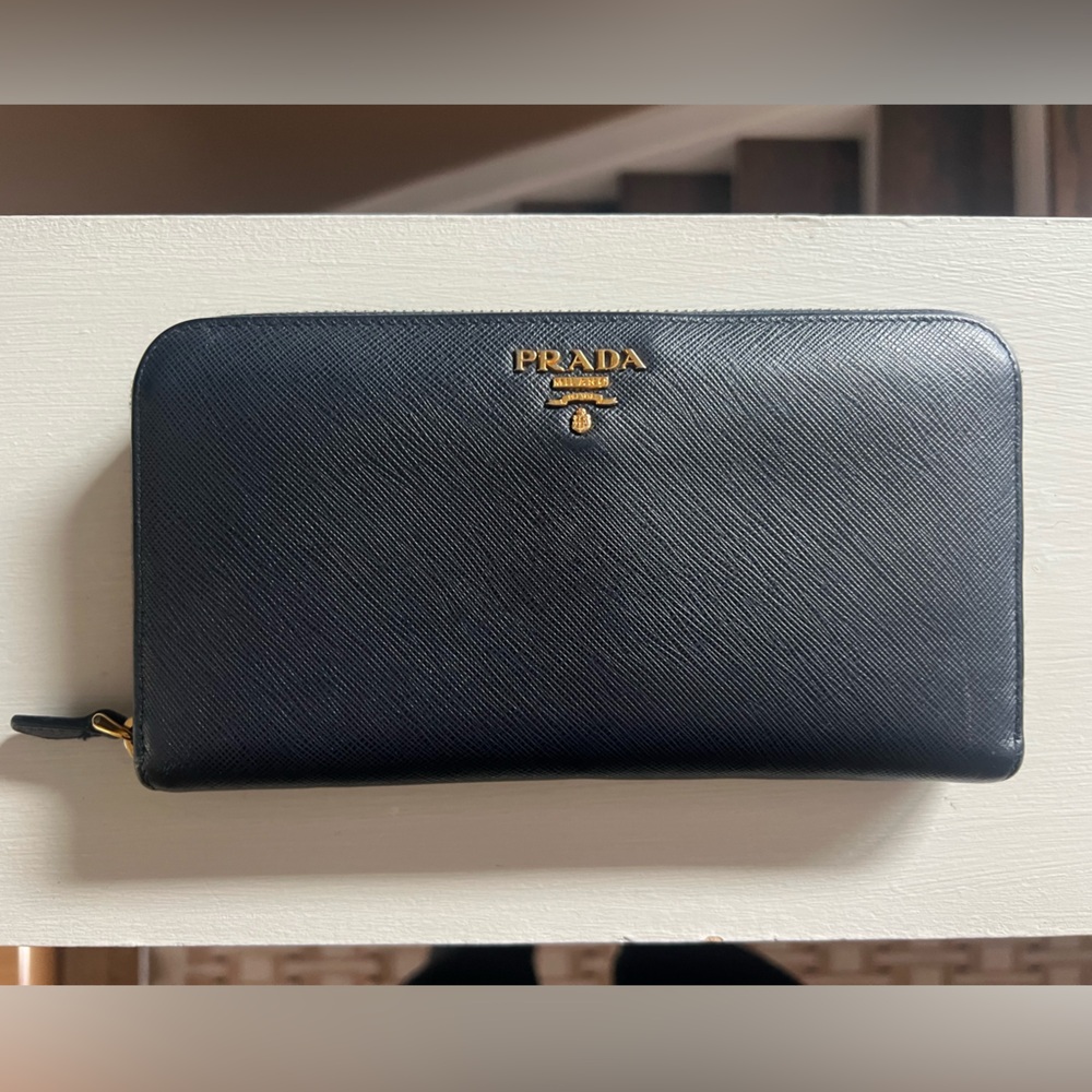 Prada wallet- Saffiano Leather (navy)